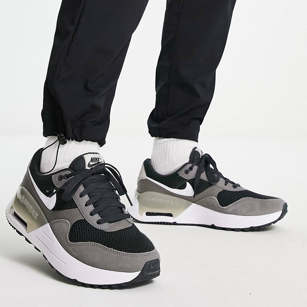 Nike Air Max System Size 11.5